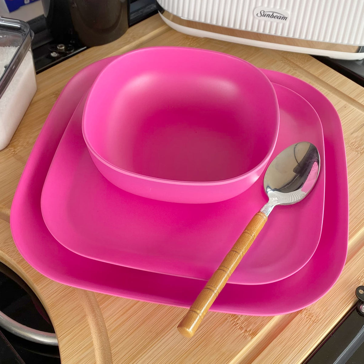 bamboo plate 22cm on 26cm with bowl, in vintage pink with spoon